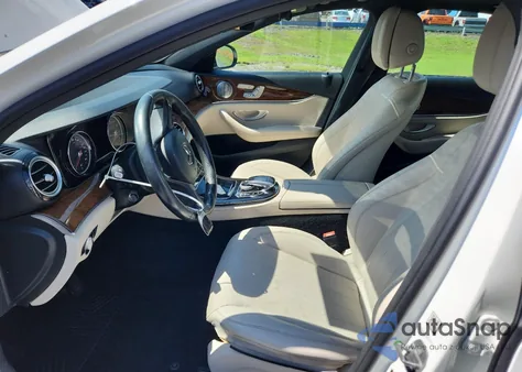 2017 Mercedes-Benz E 300 4Matic z USA, uszkodzony, nr VIN WDDZF4KB0HA073411